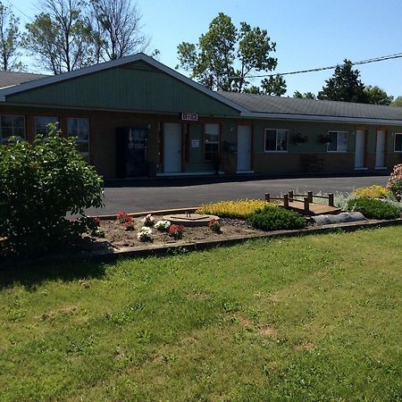 Tay Motel Waubaushene Экстерьер фото