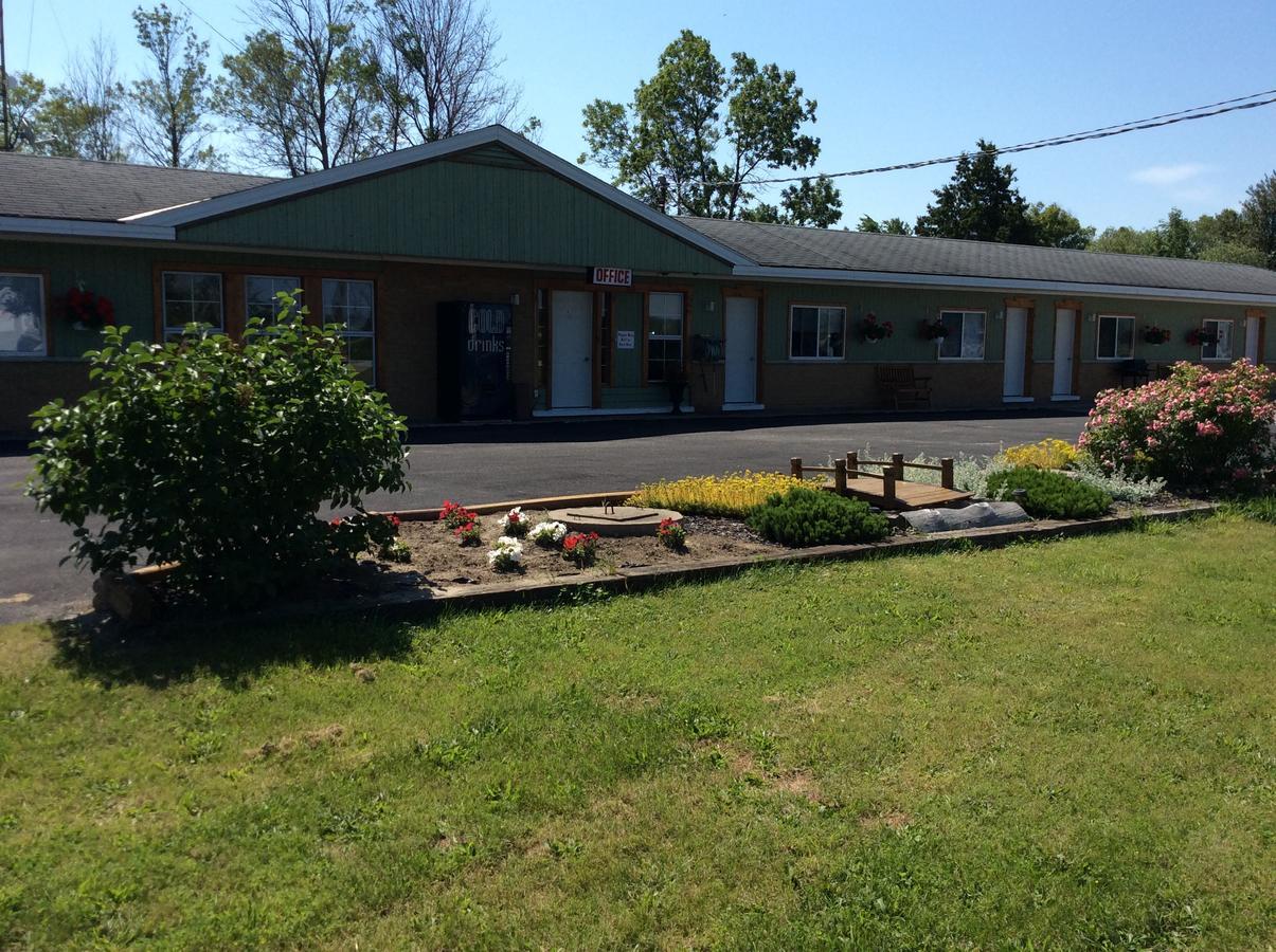 Tay Motel Waubaushene Экстерьер фото