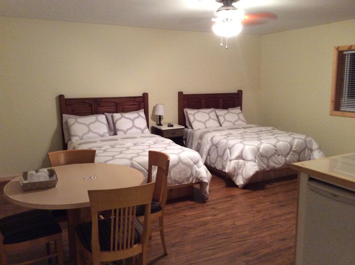 Tay Motel Waubaushene Экстерьер фото
